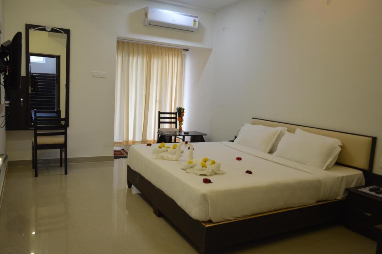Hotel Ambai Grand Ambāsamudram Екстериор снимка