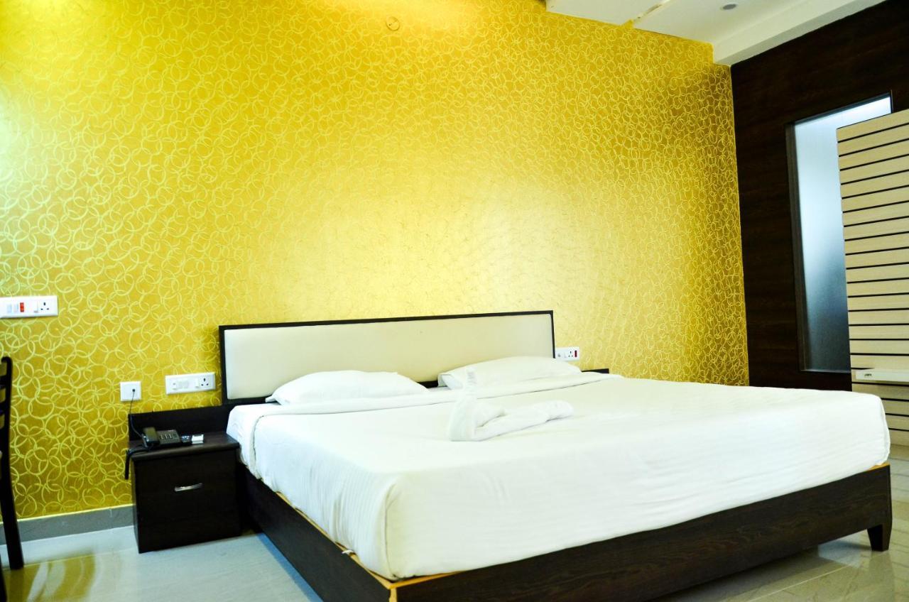 Hotel Ambai Grand Ambāsamudram Екстериор снимка