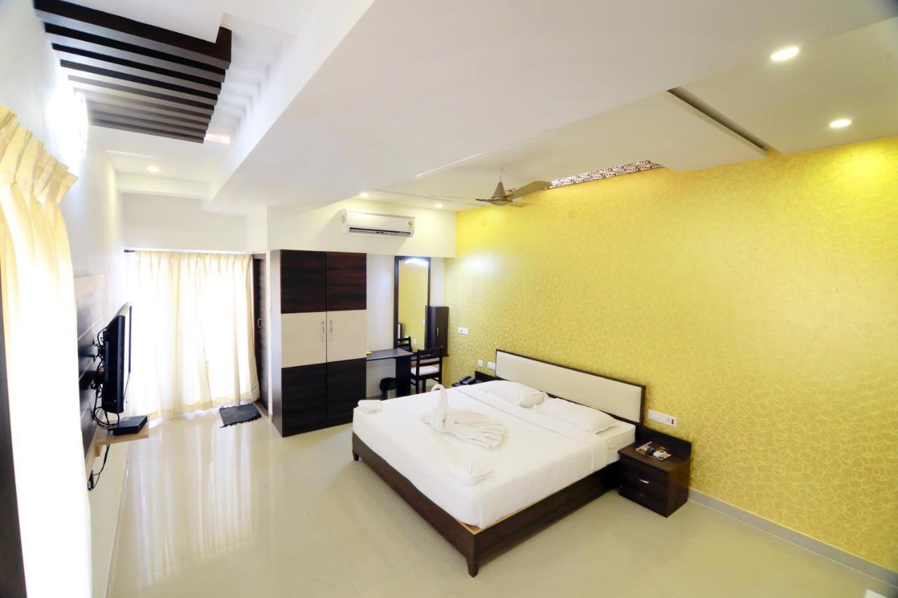 Hotel Ambai Grand Ambāsamudram Екстериор снимка